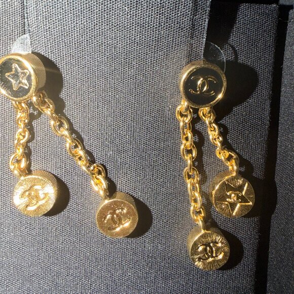 NWT Chanel 25K Black Enamel CC & Star Pendant Chain Earrings – Gold Tone, Rare - Picture 8 of 8